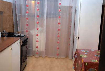 Apartament cu 3 camere decomandat în Exterior Vest