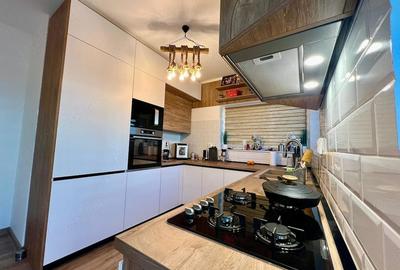 Casă cu 7 camere cu Teren 327 Mp în Bucium - 3