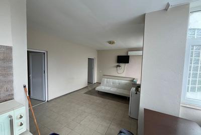 Spațiu comercial, de 143 mp, în Central - 8