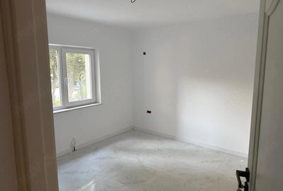 Spațiu comercial, de 50 mp, în Central - 9