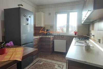 Apartament cu 3 camere decomandat în Iris