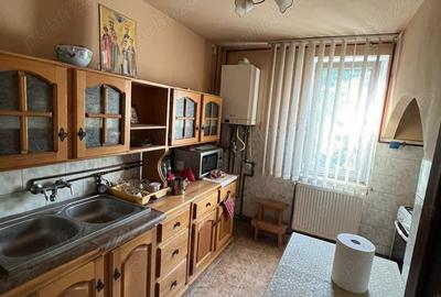 Apartament cu 4 camere semidecomandat în Motru - 2