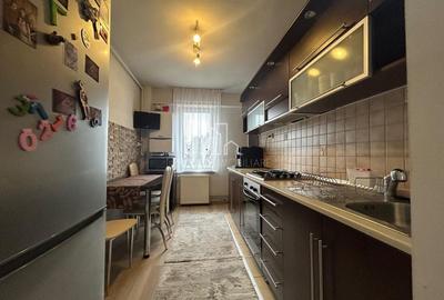Apartament cu 3 camere decomandat în Tudor