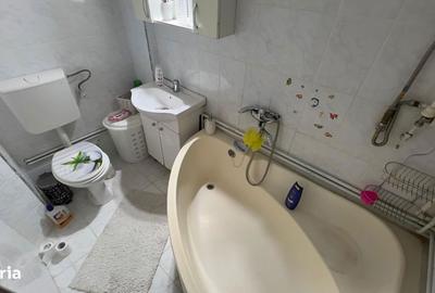 Apartament cu 4 camere decomandat în Petros - 13