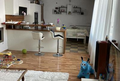 Casă cu Teren 1863 Mp în Central - 8