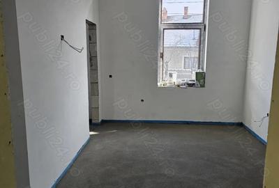 Casă cu Teren 400 Mp în Central - 1