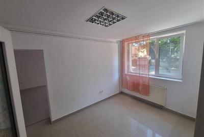 Apartament de 62 mp , parte din casa, cu intrare separata, posibil spatiu comerc - 2