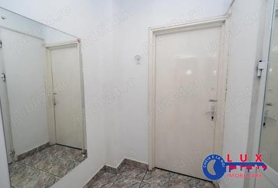 Spațiu comercial, de 50 mp, în Central - 4