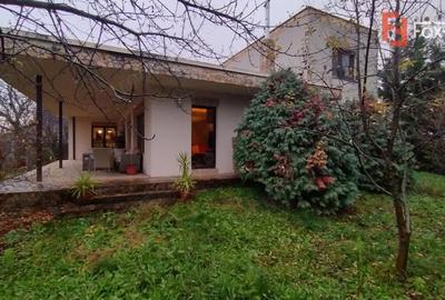 Casă cu 6 camere cu Canalizare în Ronaț