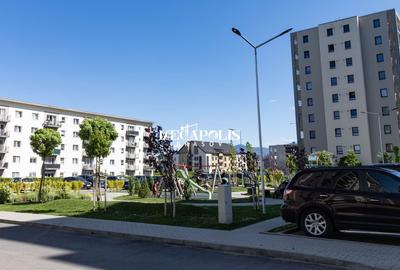 Apartament cu 3 camere decomandat în Tractorul - 2