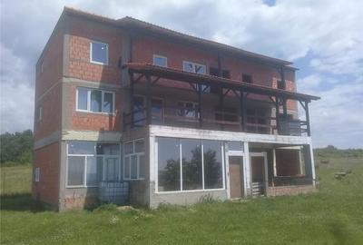 Casă cu 2 camere în Moldova Nouă - 8