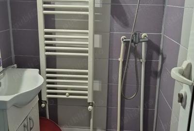 Vand garsoniera ,15 m zona Preciziei ,avand doua iesiri la 5 minute de metrou Preciziei ,tramvaiul 2 - 2