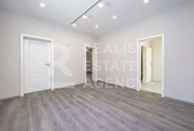 Casă individuală cu 8 camere cu Canalizare în 1 Mai - 51