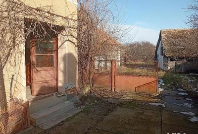 Casă cu 4 camere cu Teren 1400 Mp în Central - 1