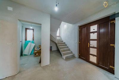 Casă cu 7 camere cu Teren 600 Mp în Sânleani - 1