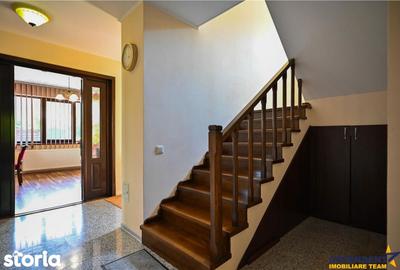 Casă cu 5 camere cu Teren 1700 Mp în Central - 11