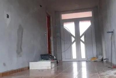 Casa 200 mp, 2200mp teren , 20 km de - 2