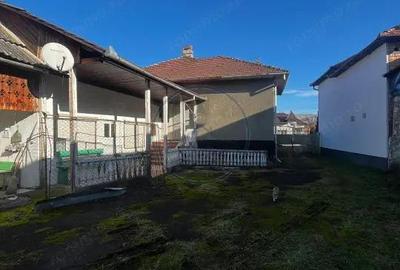 Casă cu 4 camere cu Teren 2700 Mp în Ragla - 1