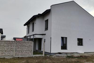 Casă cu 3 camere cu Canalizare în Sud - 2