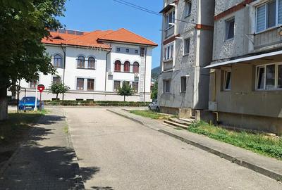 Vand Garsoniera in Bumbesti Jiu 28.000 - 3