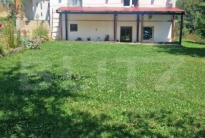 Casă cu 4 camere cu Canalizare în Bran - 1