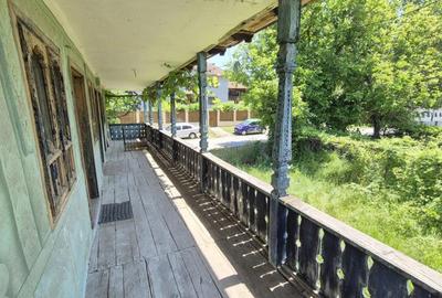 Casa tradi?ionala ?i teren generos, in comuna Dragu?e - 4