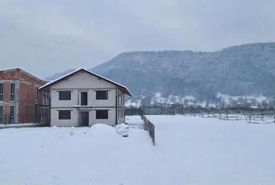 Casă cu Teren 2689 Mp în Vișeu de Mijloc - 2