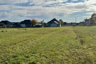 Teren pentru constructie ,20 ari,pozitie excelenta la drumul - 2