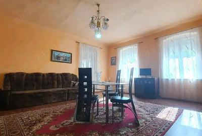 Casă cu 7 camere cu Teren 2500 Mp în Brateiu - 5