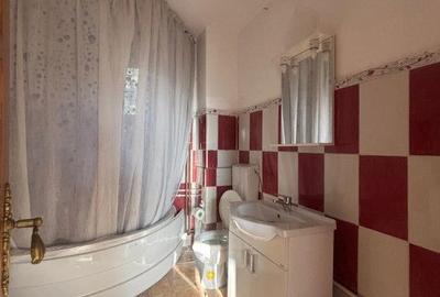 Casă cu 6 camere cu Teren 700 Mp în Groși - 15