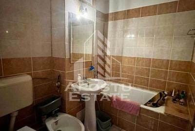 Apartament 2 camere, etaj 2,centrala proprie,boxa,zona Aradului Apartament 2 camere, etaj 2,centrala proprie,boxa,zona Aradului - 11