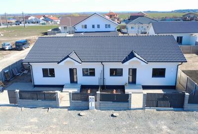 Duplex cu 3 camere cu Canalizare în Exterior Est - 1