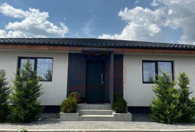 Vila individuala de vanzare 4 camere Crevedia - Samurcasi