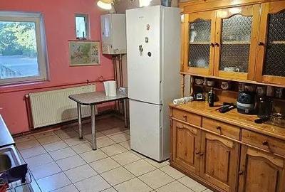 Vand apartament 4 camere etajul 1 zona Micro 4 - 2