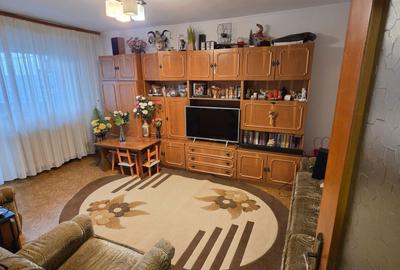 Apartament cu 3 camere decomandat în Roșu - 1