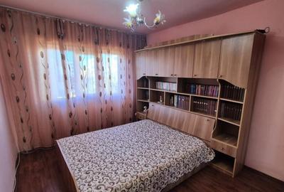 Apartament 3 camere, et. 2, in Rovinari, str. Plopilor - 5