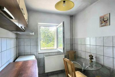 Apartament cu 3 camere decomandat în Aradului