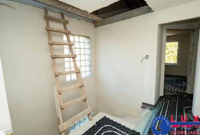 Casă cu 5 camere cu Teren 136 Mp în Neptun - 13