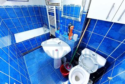 Apartament cu 3 camere semidecomandat în Craiovița Nouă