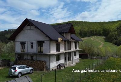 Casă cu 7 camere cu Teren 1300 Mp în Pătrăuți - 1