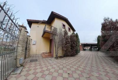 Casă cu 6 camere cu Teren 1047 Mp în Dumbrăvița