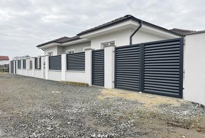 Duplex cu 4 camere cu Canalizare în Moșnița Nouă - 1