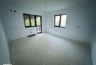 Casă cu 5 camere cu Teren 4000 Mp în Ipotești - 4