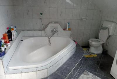 Casă cu 6 camere cu Teren 828 Mp în Nădlac - 1