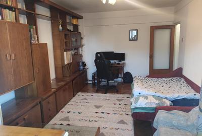 Apartament cu 2 camere decomandat, etajul 3/4, zona Nicolina Apartament cu 2 camere decomandat, etajul 3/4, zona Nicolina - 4