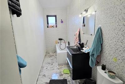 Apartament cu 3 camere decomandat, mobilat în Palazu Mare - 14