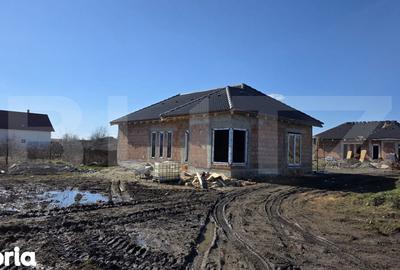 Casă cu 3 camere cu Teren 500 Mp în Unirea - 2