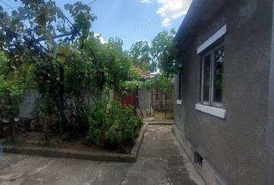 Casa amplasata pe un teren de 280mp cu potential comercial pe str Orly Casa amplasata pe un teren de 280mp cu potential comercial pe str Orly - 6