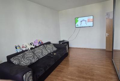 Apartament cu 3 camere decomandat în Runcu - 3