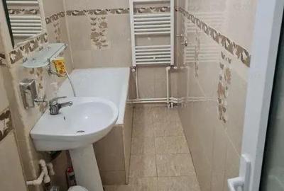 Apartament cu 2 camere semidecomandat în Km 4 - 4